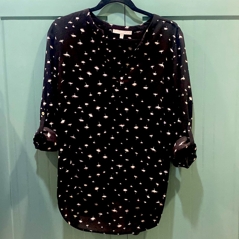 Danielrainn v neck, quarter sleeve, black with white flower design.